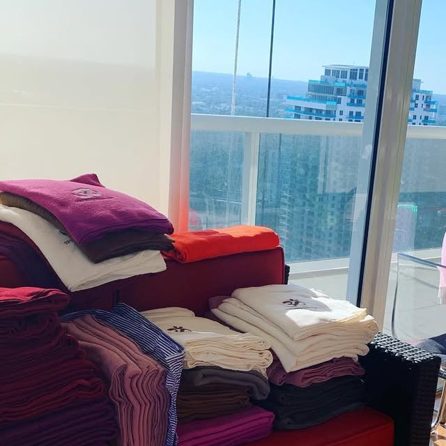 Look at our #GorgeousNewCharityBLANKETs we recently received thanks to my #BelovedFavCousin !! 💕🧚🏼‍♀️🧚🏻‍♂️.. . As I