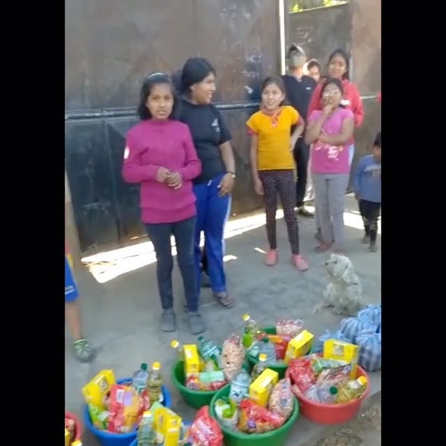 The little Children Together CHANTING :" #ThankYOU Miss Carolina & Jhoseling"... just broke my heart again 💔 . I am